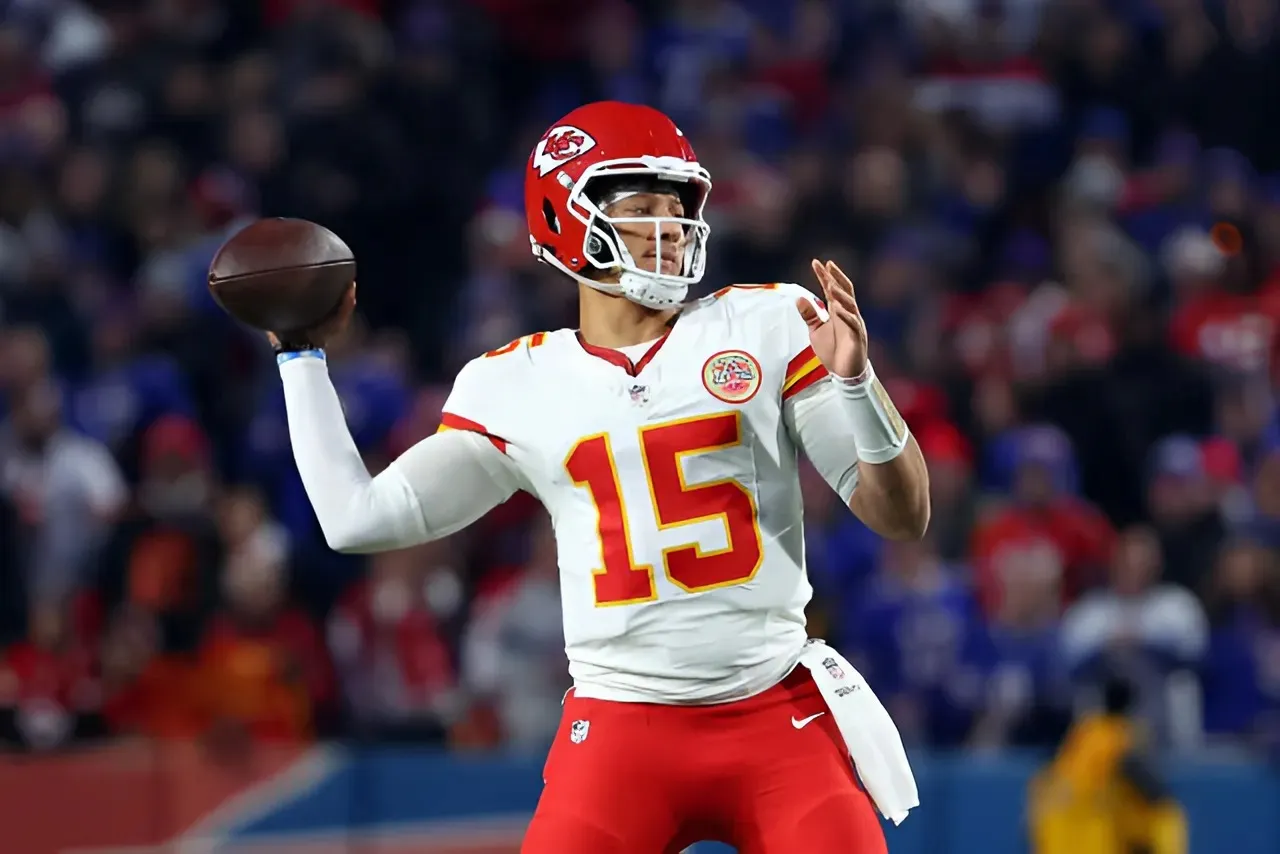 Patrick Mahomes gives Chiefs offensive linemen legendary Christmas gifts