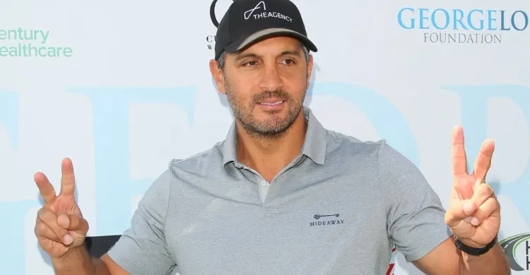 Mauricio Umansky Spotted Chatting With Model Eryl Masters in Aspen