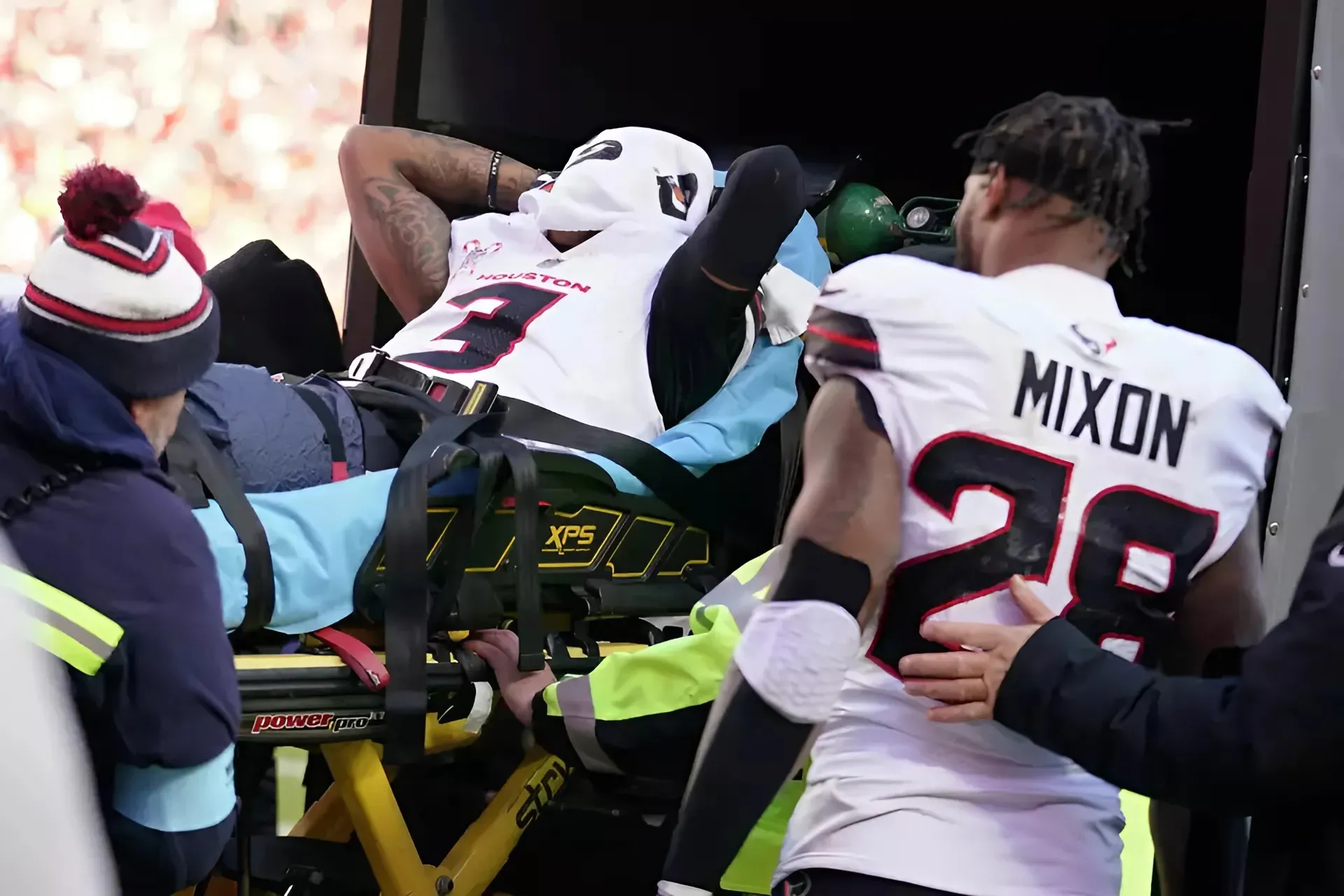 Texans star wonders if team is cursed after Tank Dell injury