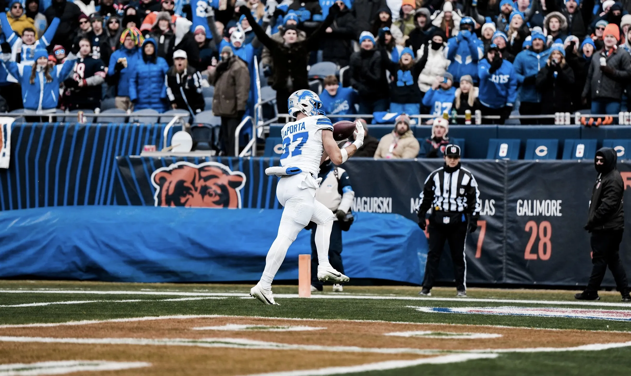 Lions Jared Goff's Brilliant Trick Play in Lions-Bears Game Goes Viral