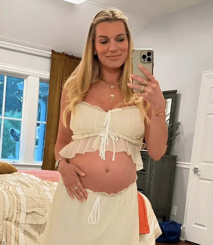 Lindsay Hubbard of Summer House Unveils Six-Figure Salary, Defends 'Monetizing' Pregnancy Announcement - lulu