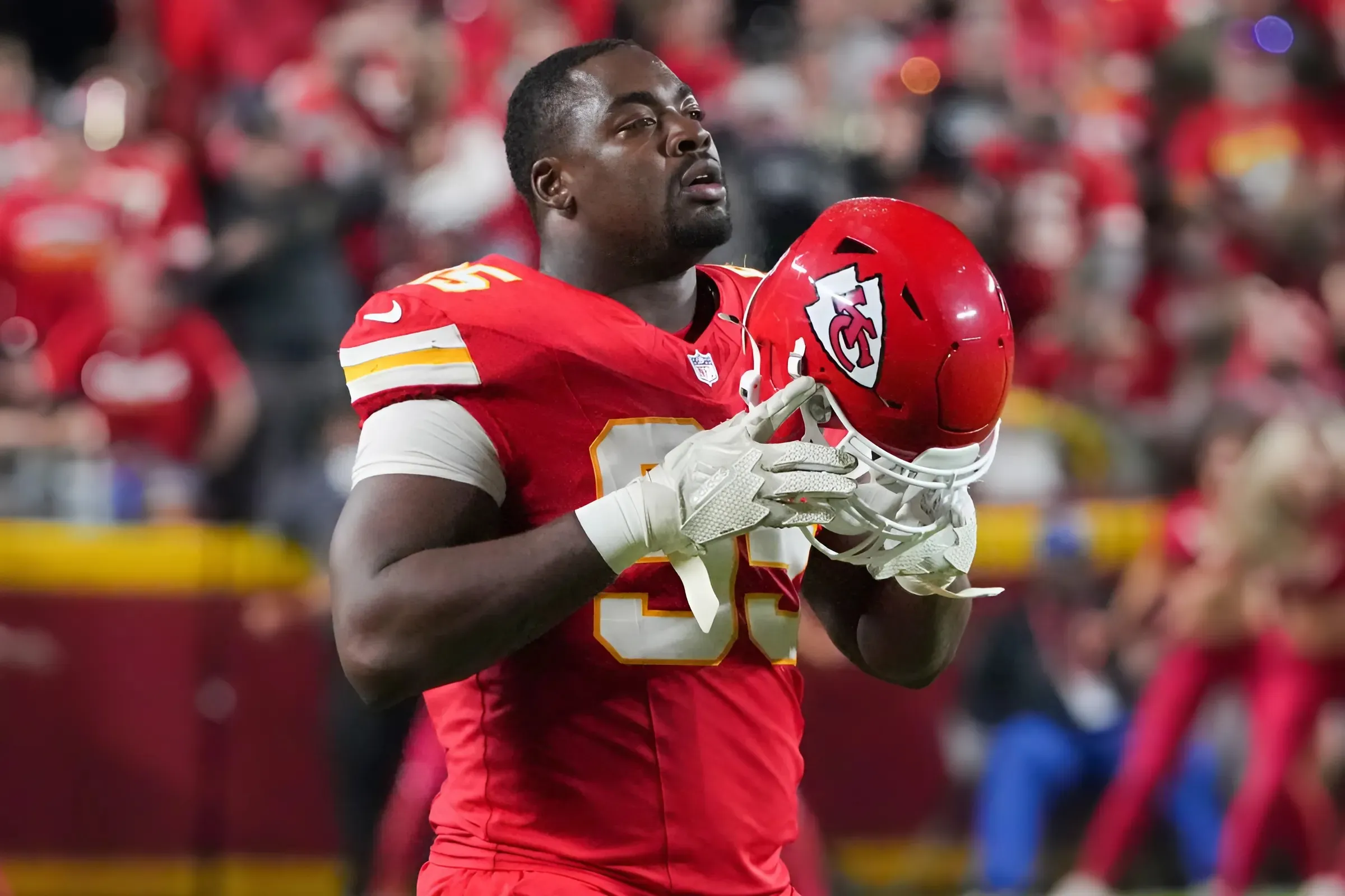 Chiefs Facing Tough Decision After Latest Chris Jones Injury Update