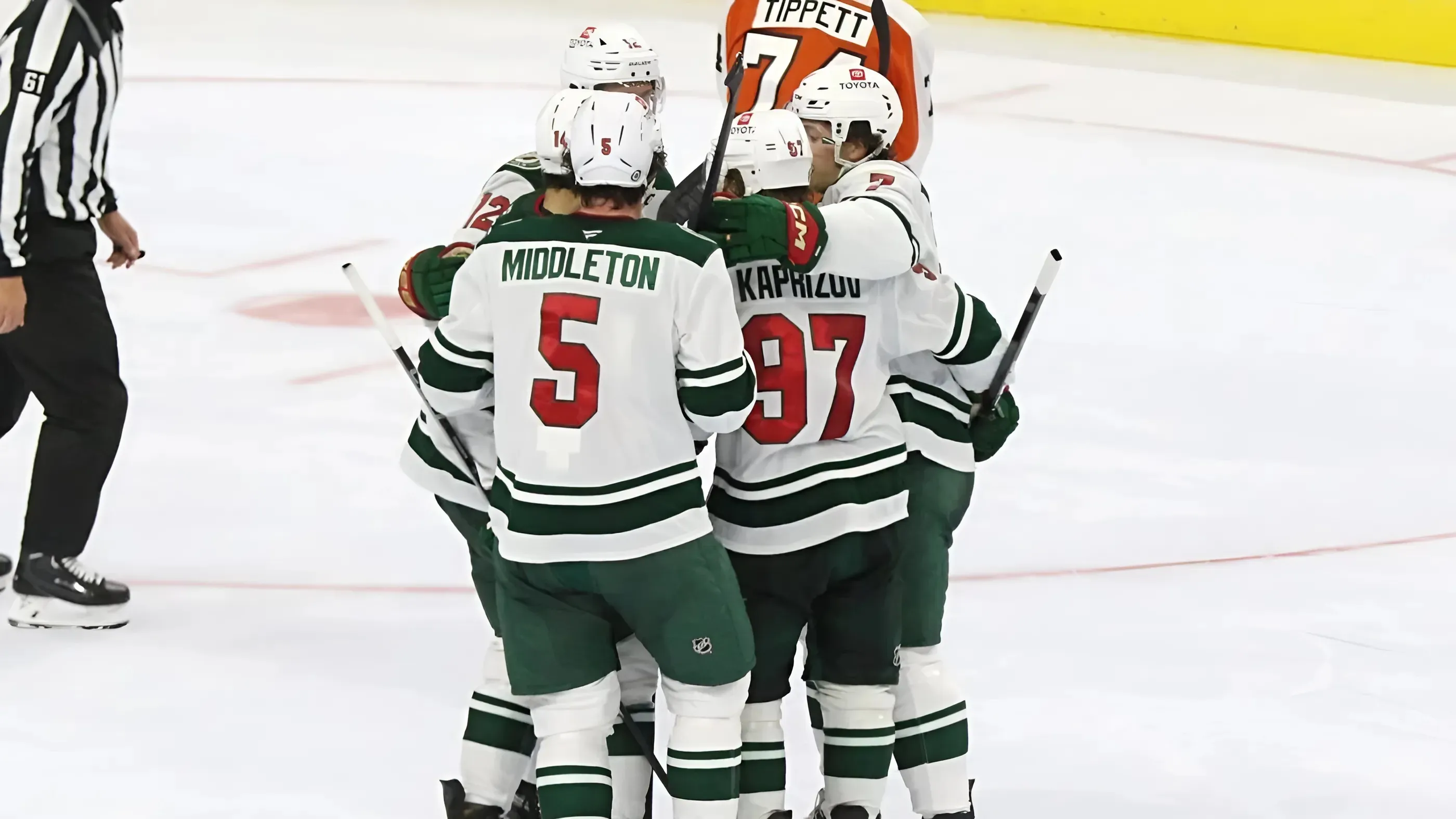 Minnesota Wild Hold on for 4-3 Victory Over Blackhawks