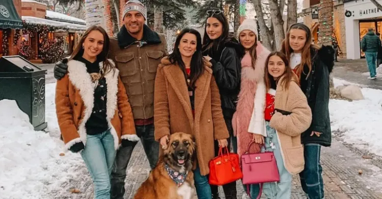 Mauricio Umansky leaves Aspen movie date with Kyle Richards and kids ‘in the middle’ of ‘Wicked’