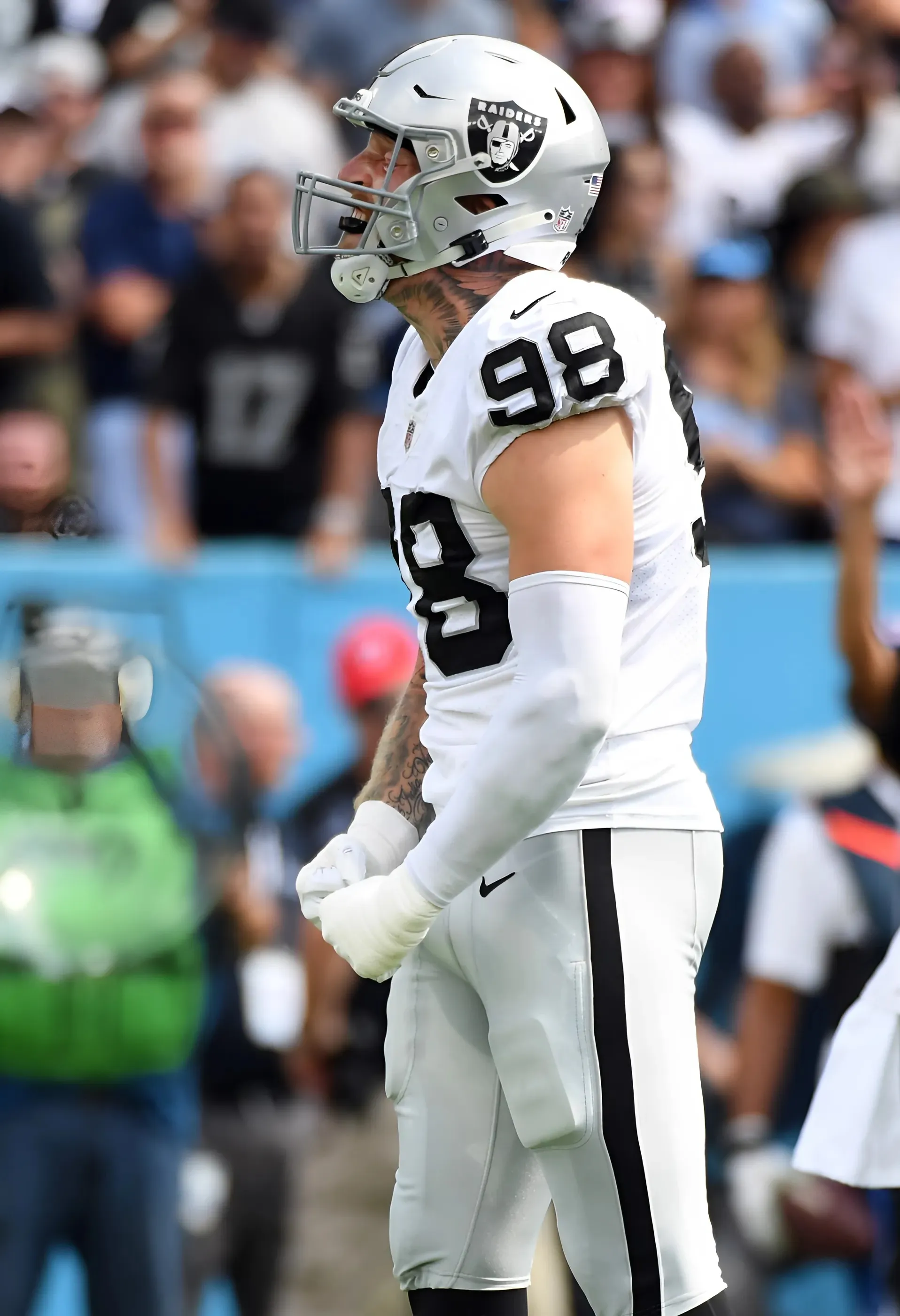 Raiders DE Maxx Crosby Sends Message to Derek Carr Ahead of Upcoming Matchup