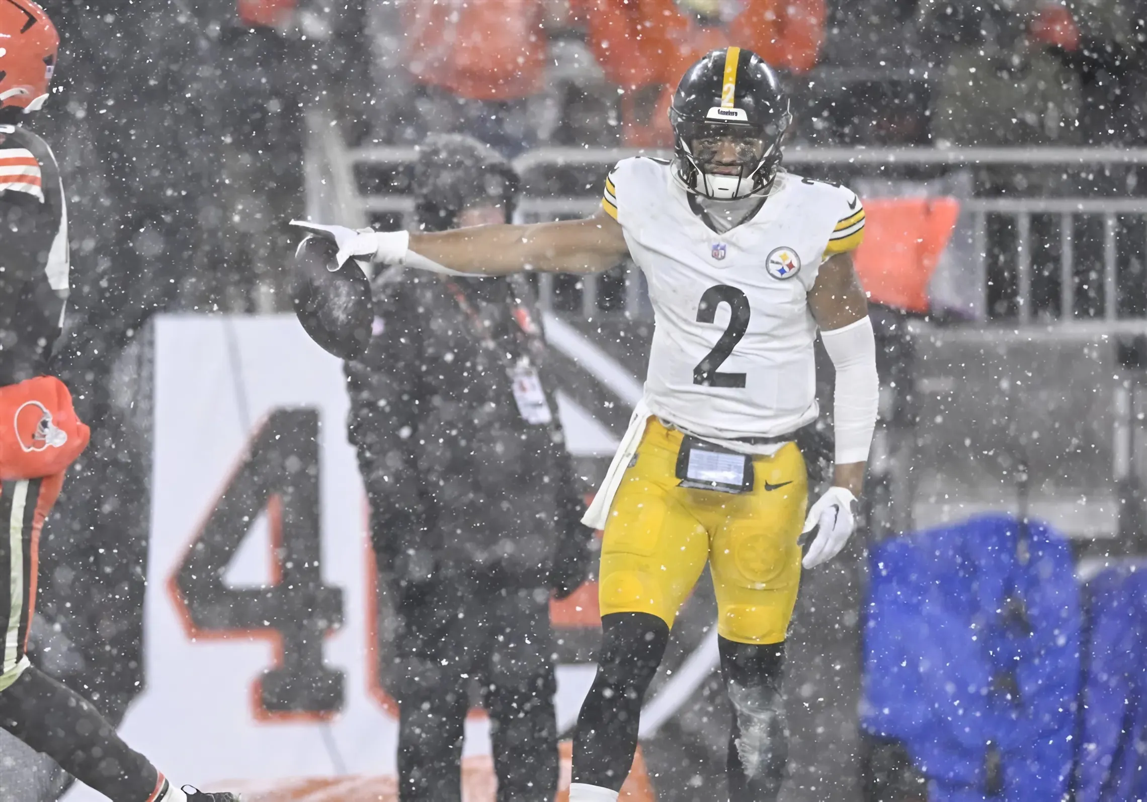 The Browns can instantly improve their offense with a move on Steelers QB