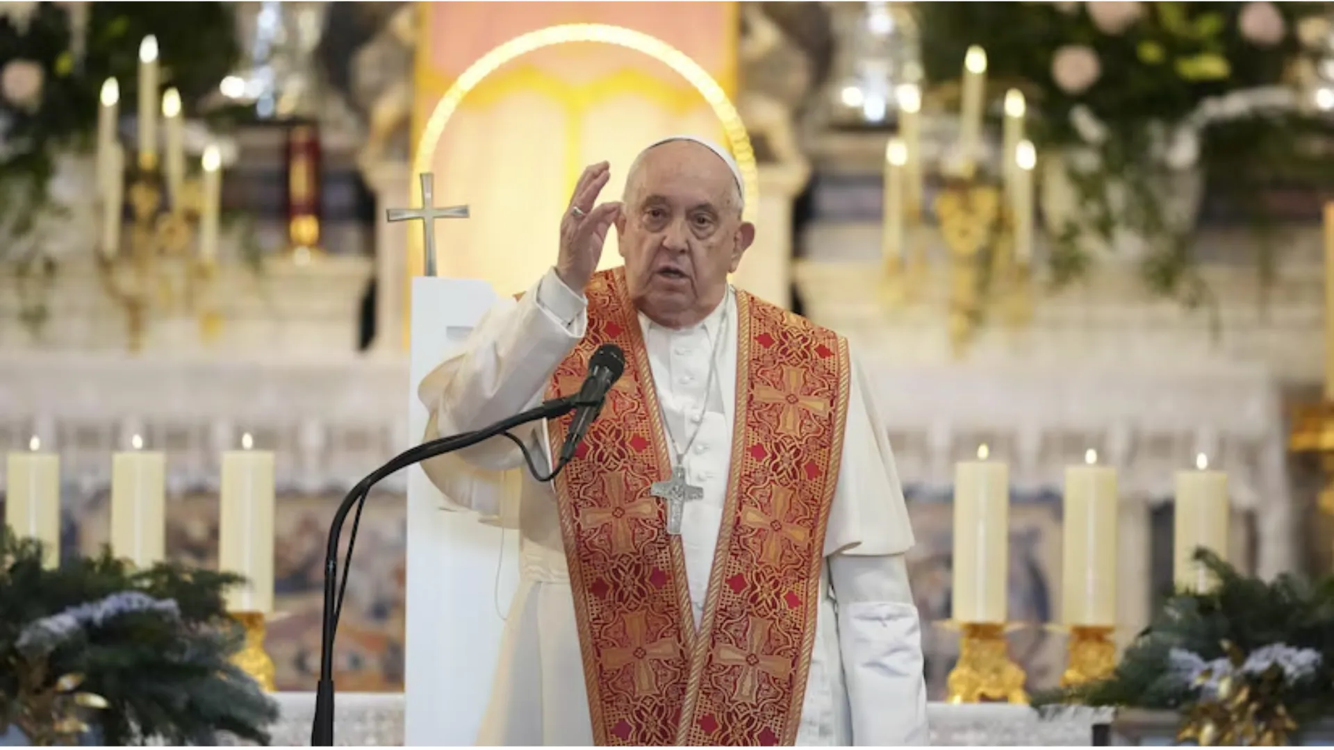 Pope Francis Calls for Peace and Unity in Christmas Day Message