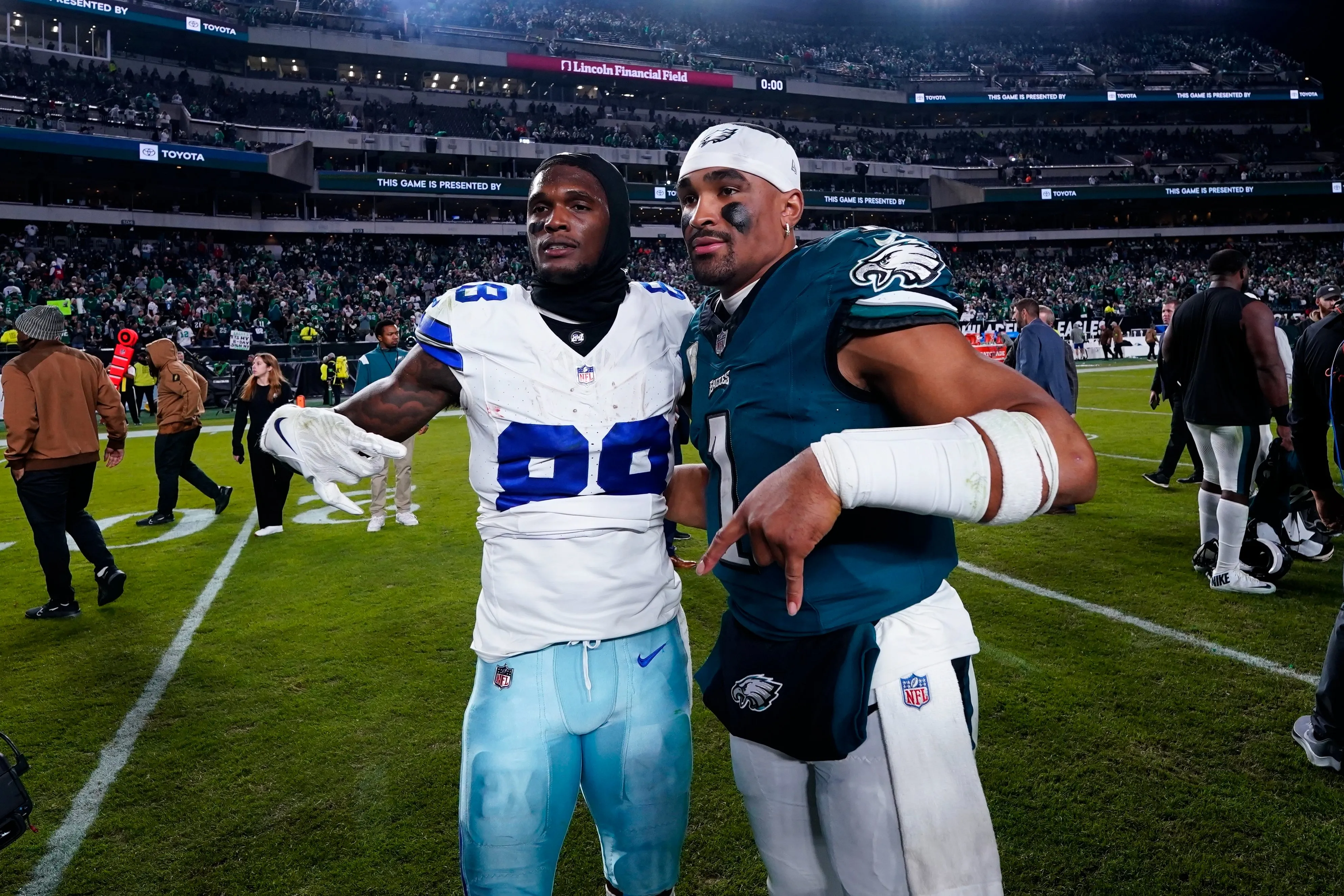 CeeDee Lamb and Jalen Hurts Christmas Injury Status Revealed by Cowboys and Eagles