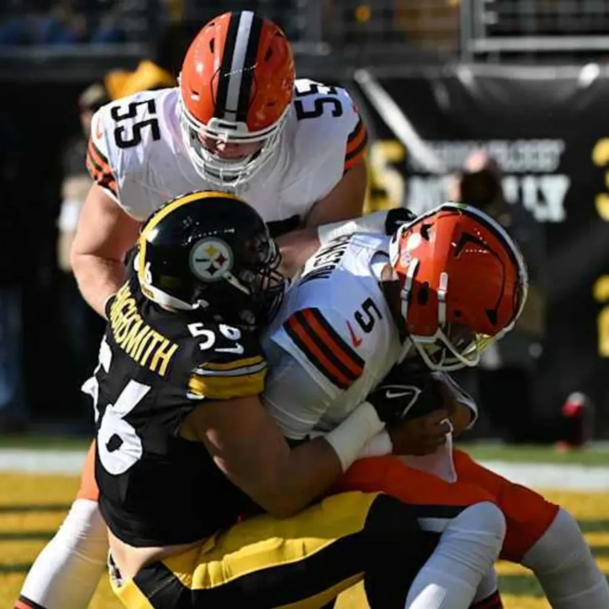 The Browns can instantly improve their offense with a move on Steelers QB