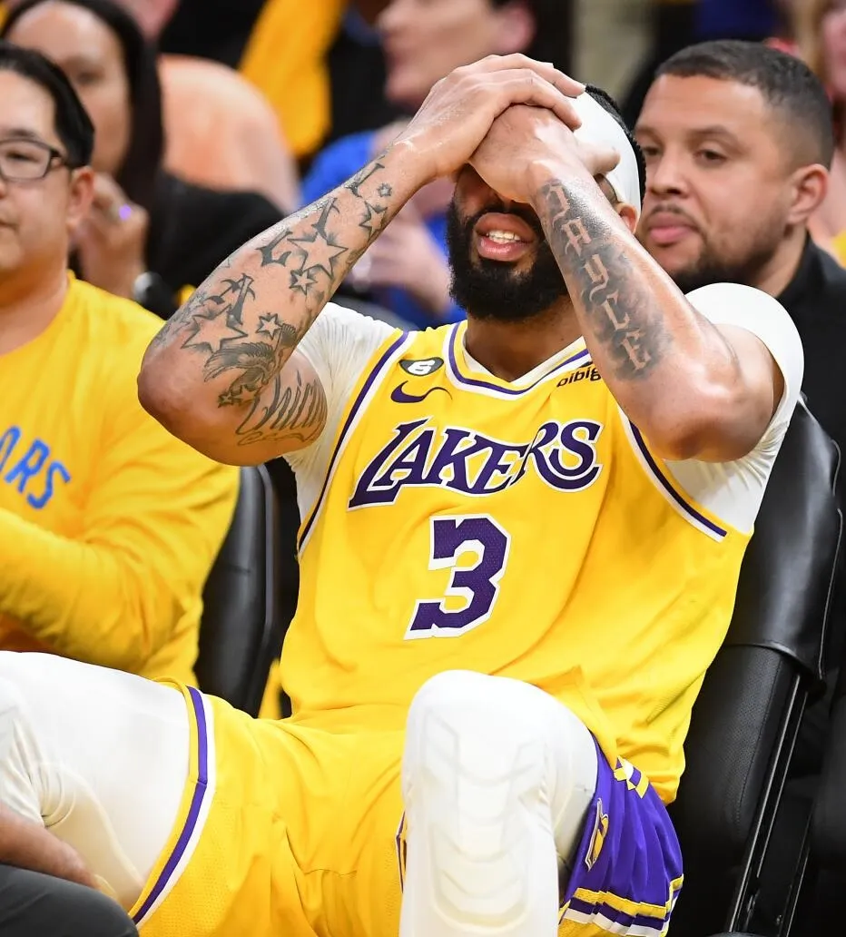 Anthony Davis Sends A Message Of Relief For Lakers Fans After Getting Injured Against Warriors