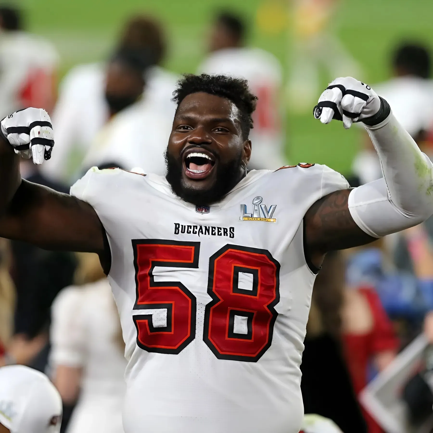 Dolphins Make Final Decision on Former All-Pro Edge Rusher Shaq Barrett