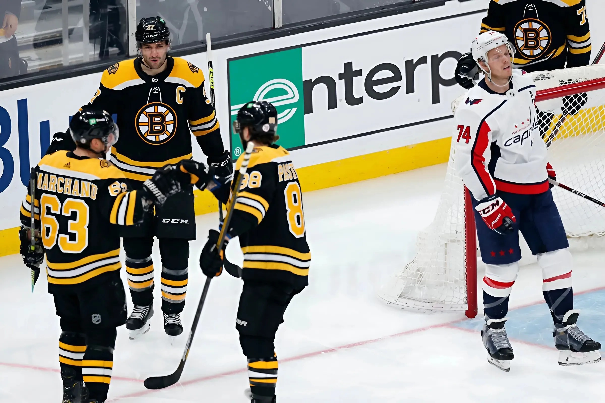 Elias Lindholm beginning to find game on Boston Bruins’ new-look second line