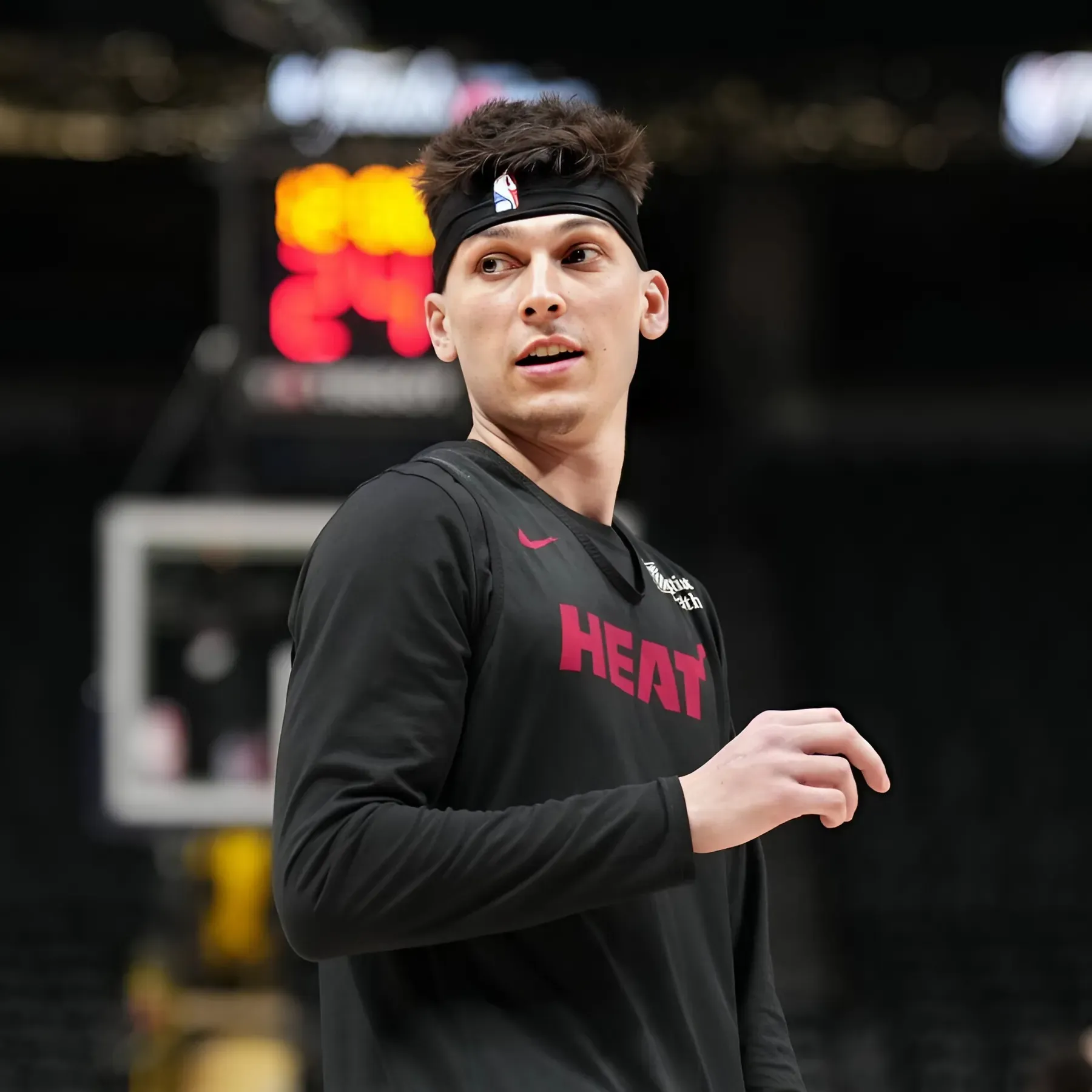 Fans erupt after Heat's Tyler Herro buries cold-blooded dagger vs. Magic