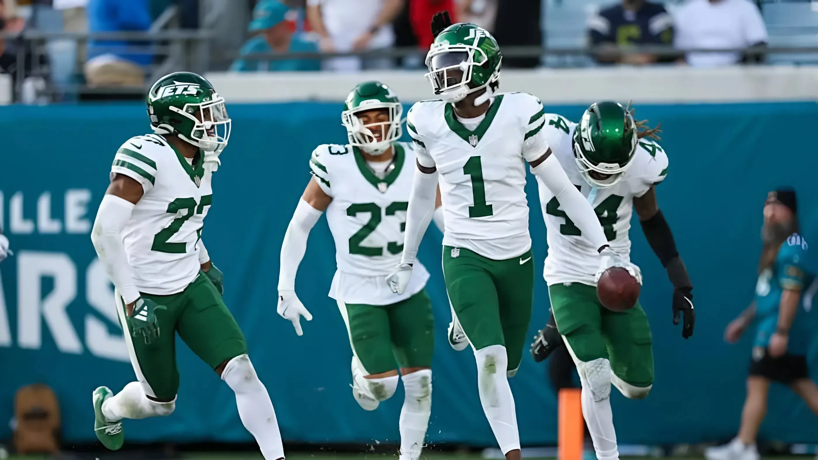 New York Jets Sauce Gardner, Davante Adams Among Injuries to Watch Sunday