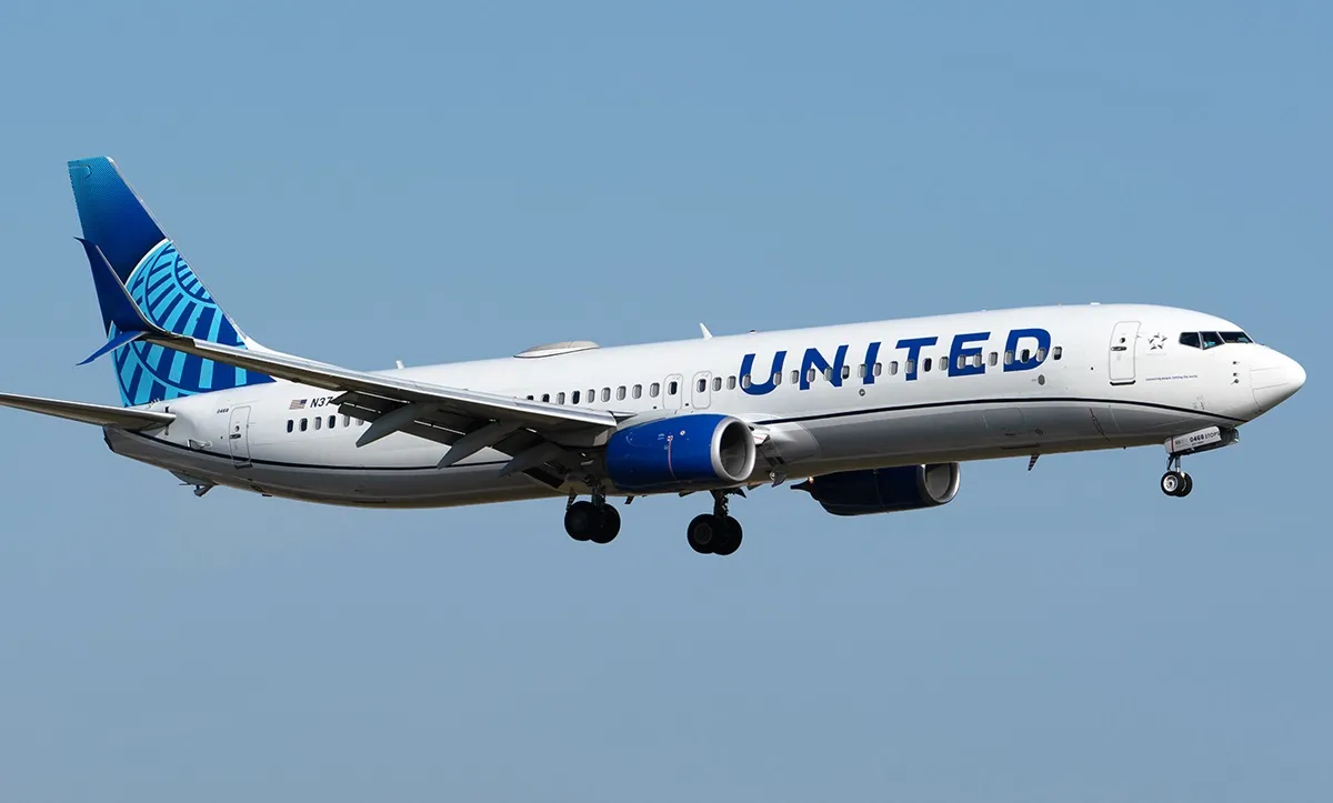 United Airlines flight canceled after catering truck tips over in Miami