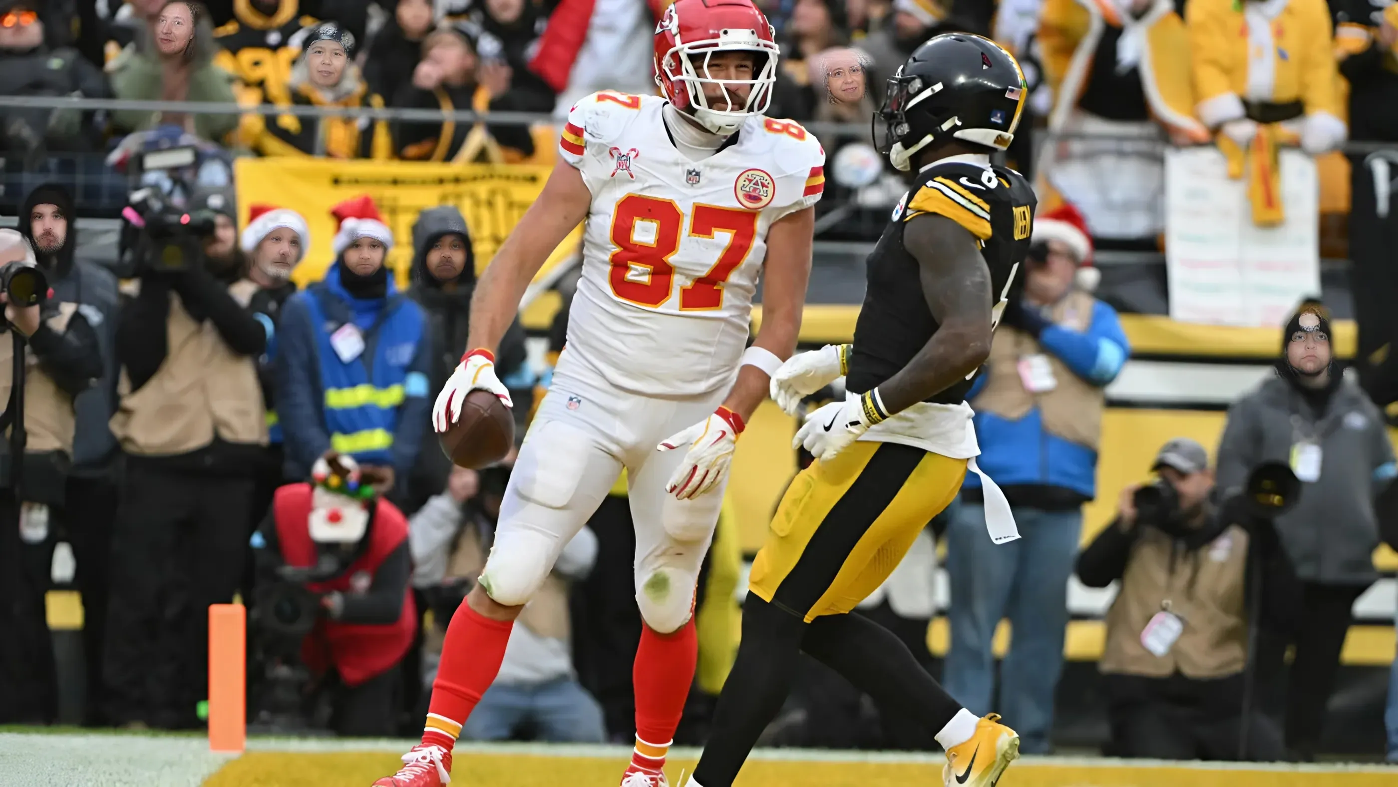 Kelce: Chiefs Playing 'Lights Out' Ahead Of Playoffs