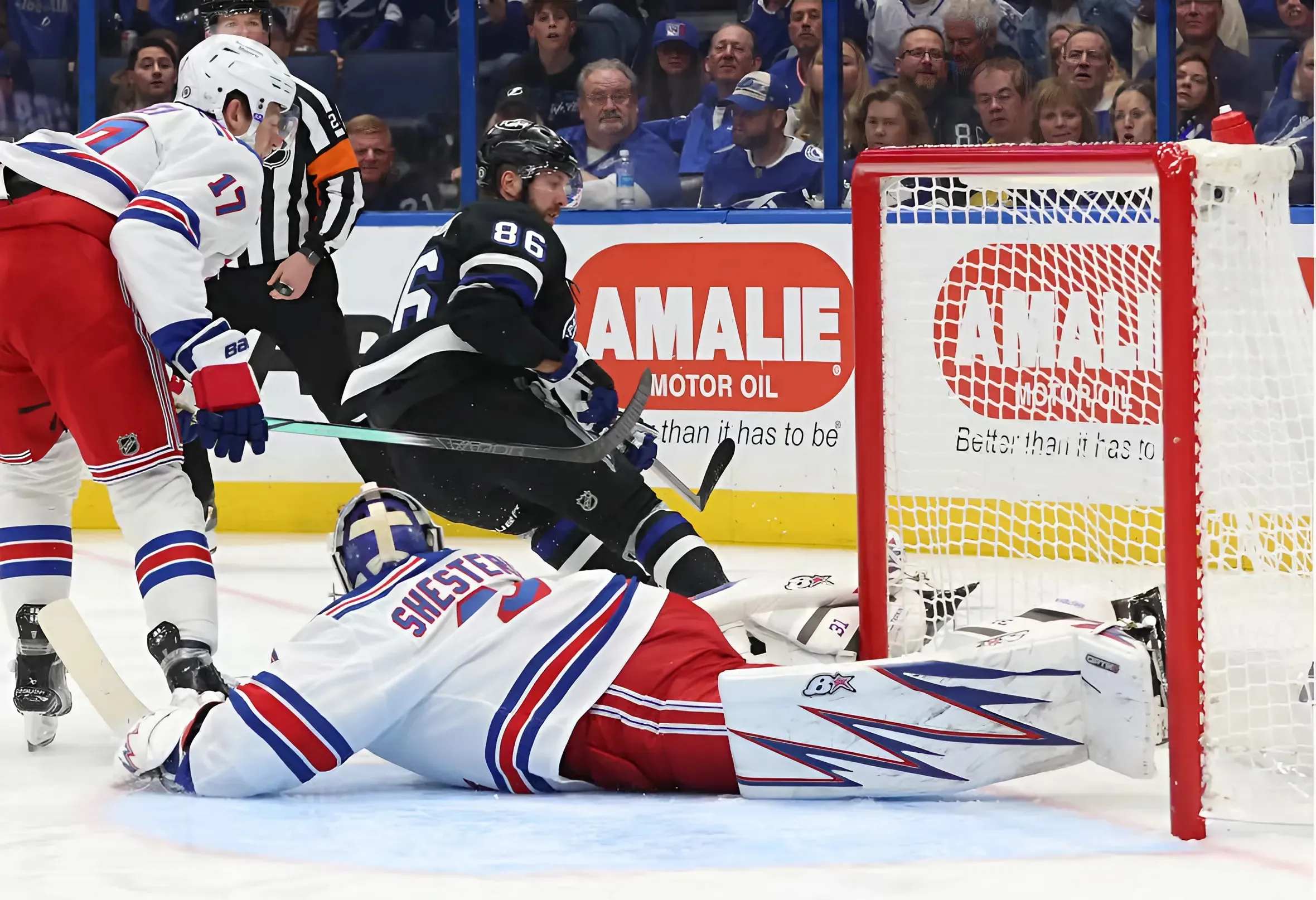 Lightning Easily Handle Reeling Rangers 6-2