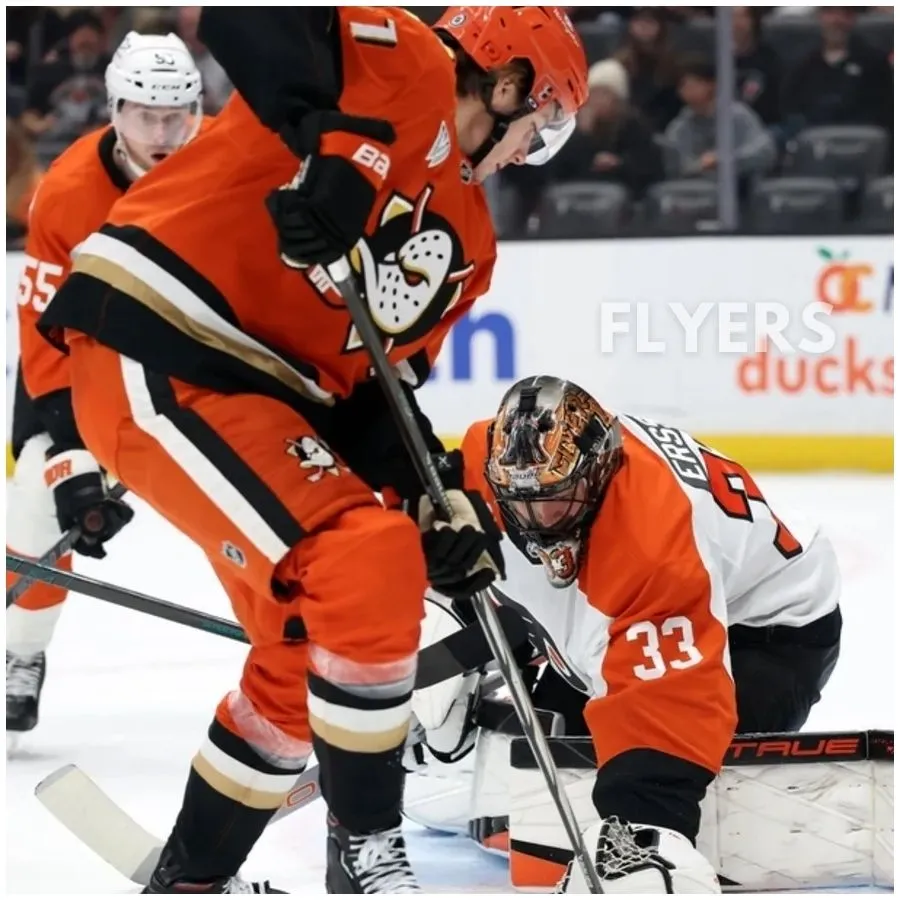 Samuel Ersson sheds struggles, stymies Ducks in Flyers' win