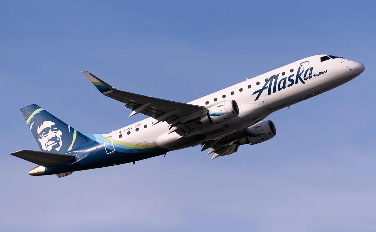 Horizon Air Embraer E175 forced to return to Anchorage after engine ingests Eagle