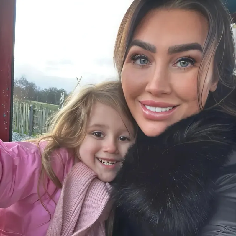 Lauren Goodger rushes daughter, three, to hospital and gives health update ahead of NYE ngocc