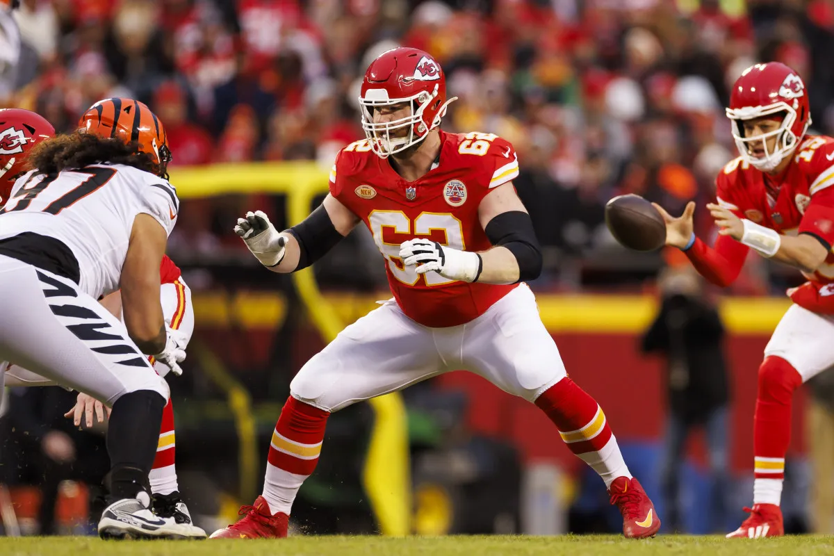 Chiefs OL Joe Thuney could potentially start at left tackle through the postseason