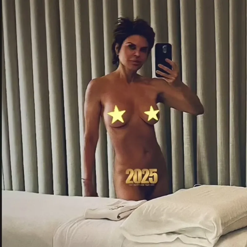 Lisa Rinna bares it all with VERY racy nude selfie to celebrate New Year's Eve