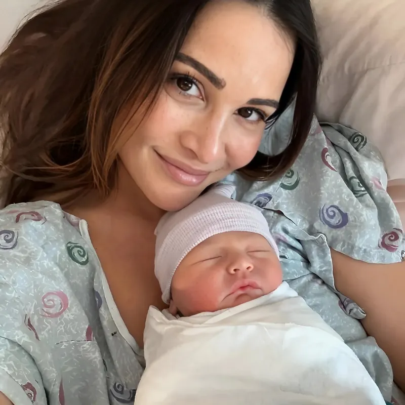 Bachelorette’s Andi Dorfman Details ‘Dramatic’ 28-Hour Labor With Baby Harper, ‘Quick’ NICU Stint