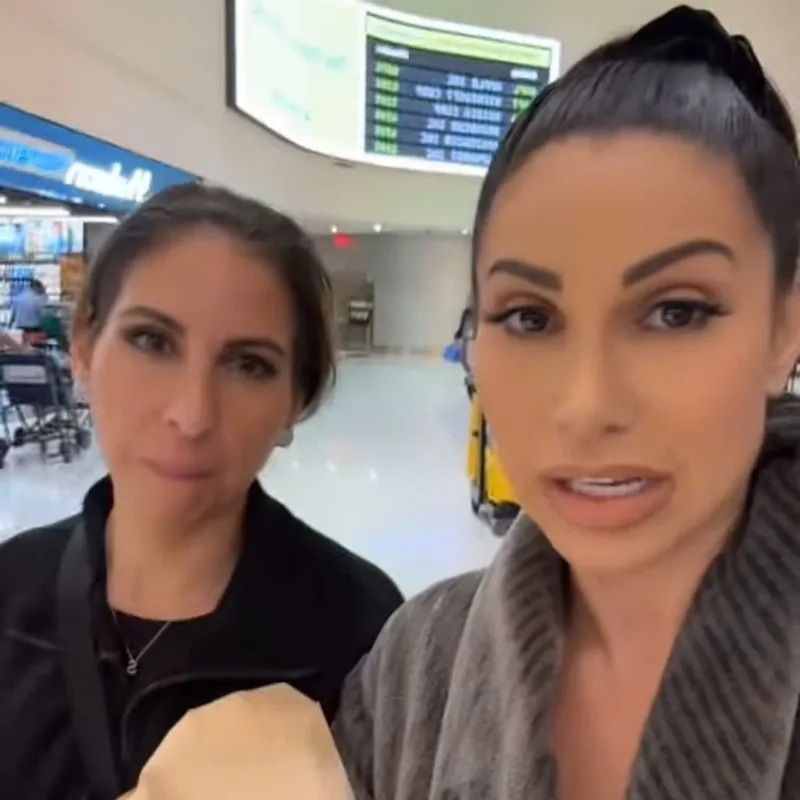 VIDEO :Jennifer Aydin "I'm A Celebrity" Jennifer Aydin Shamed 80-Year-Old Fast Food Worker, Called A Stranger An Assh*le, And Referred To Herself As A "Celebrity"