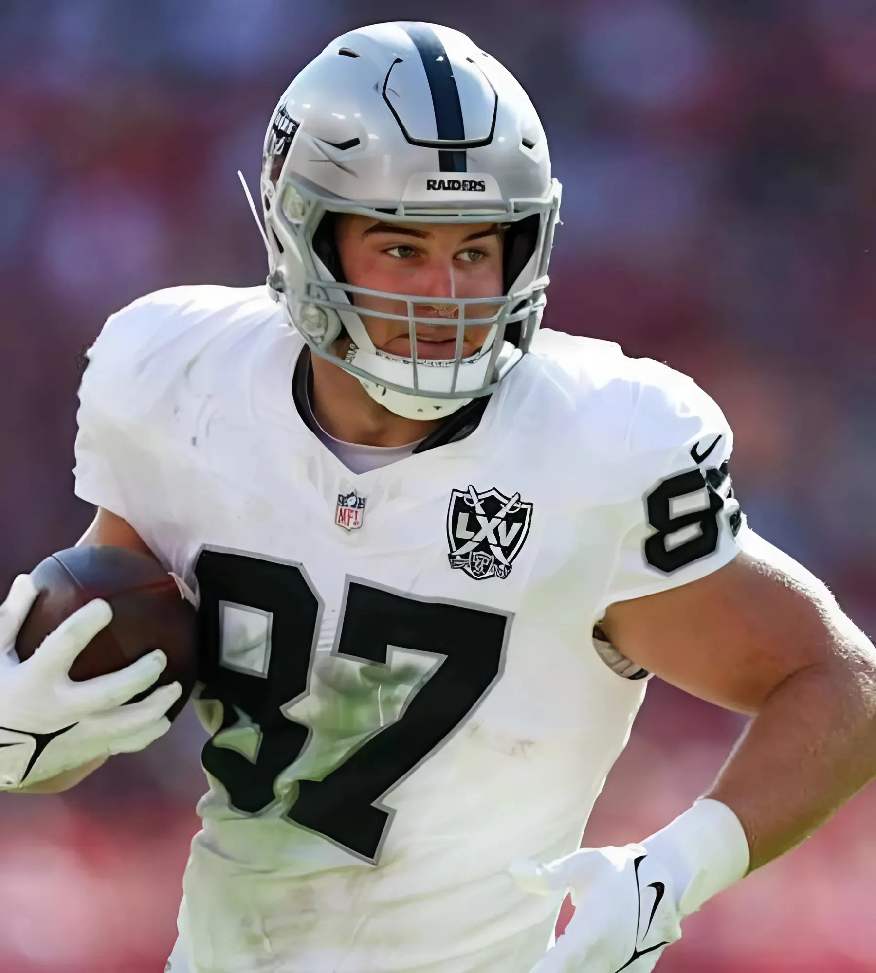 Raiders TE Mayer Sounds Off Ahead of Season Finale, Chargers