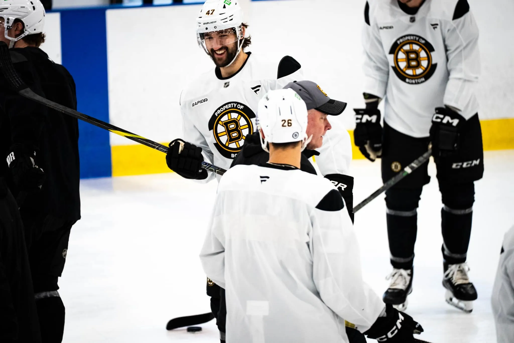 Bruins lock up depth forward on 3-year pact