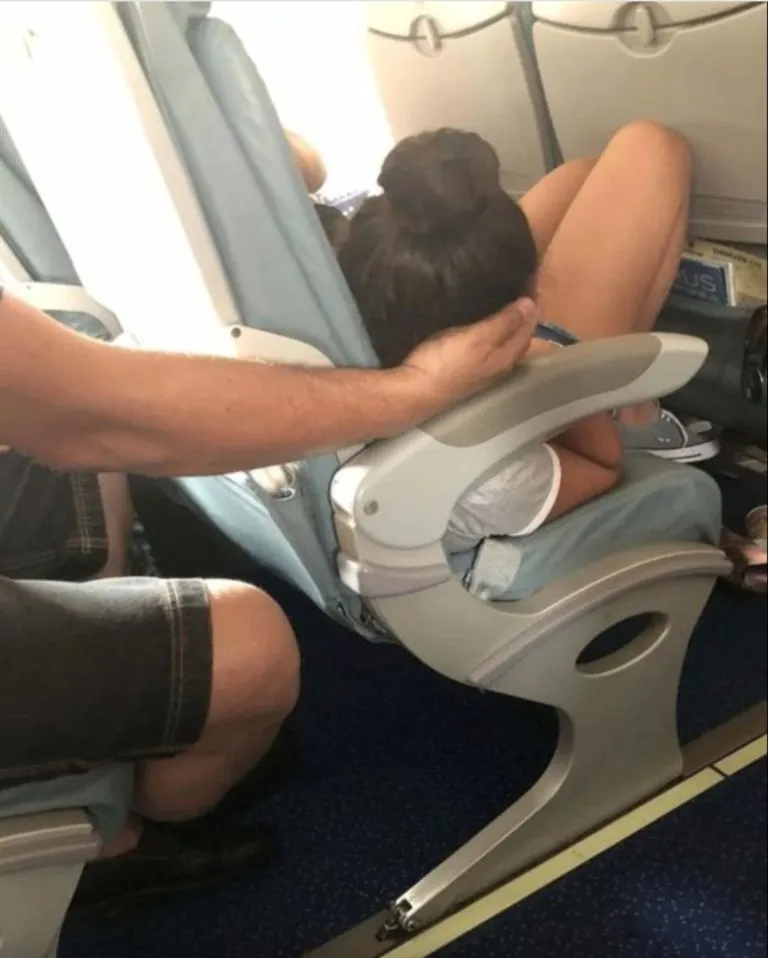 P1. Dad sparks online debate after cradling daughter's head for 45 minutes so she could sleep during a flight