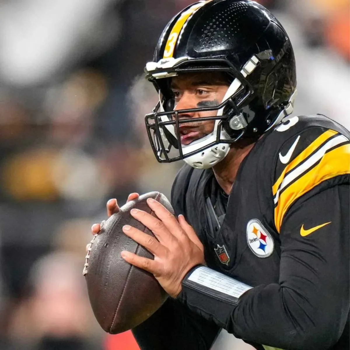 Steelers' Russell Wilson Defends George Pickens After Super Sloppy Drop-Filled Game