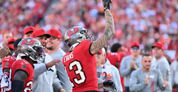 Bucs' Mike Evans equals Jerry Rice's record of 11 straight 1,000-yard seasons