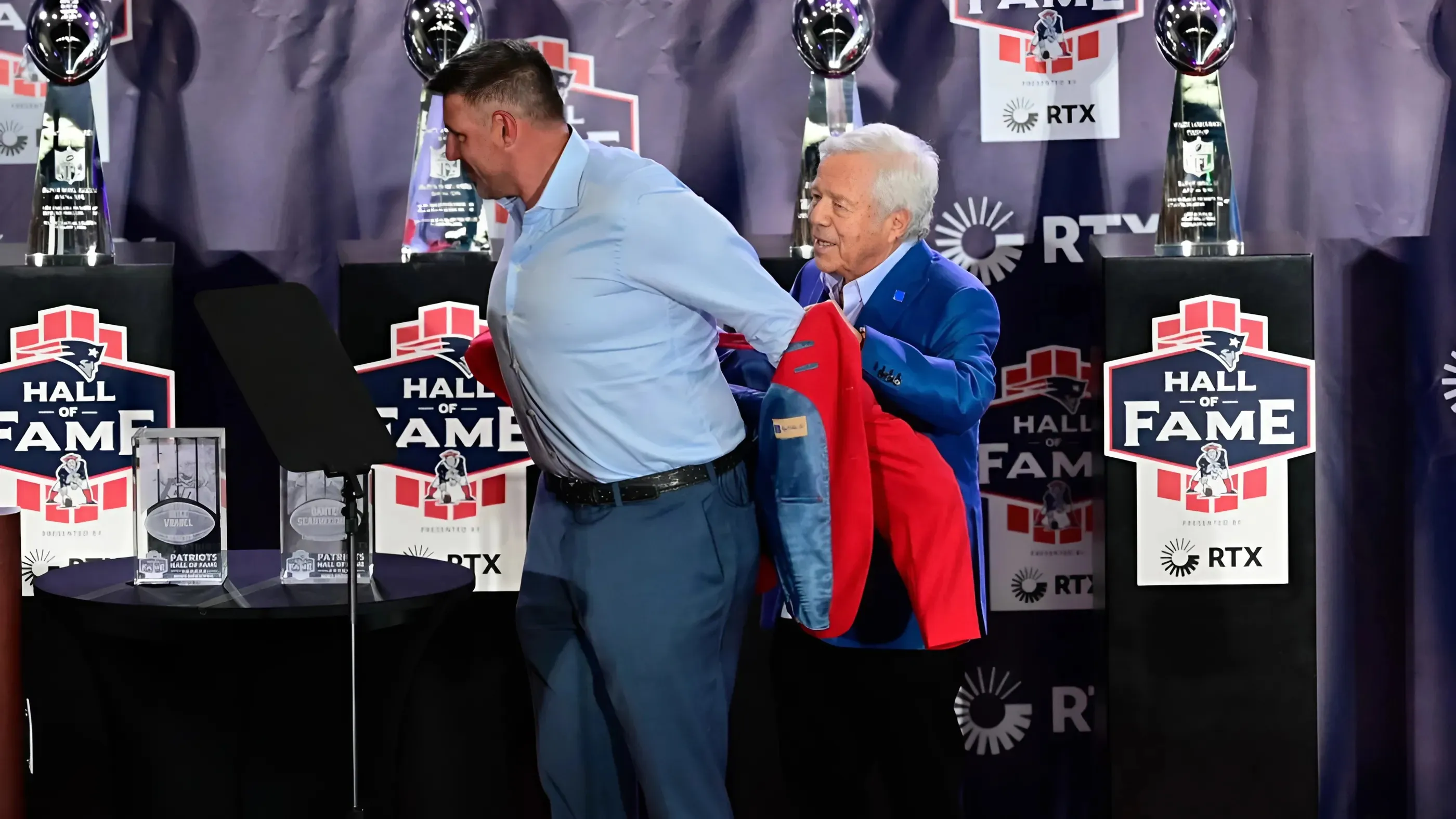 Robert Kraft gives a cryptic answer when asked about Mike Vrabel as a Patriots' HC candidate