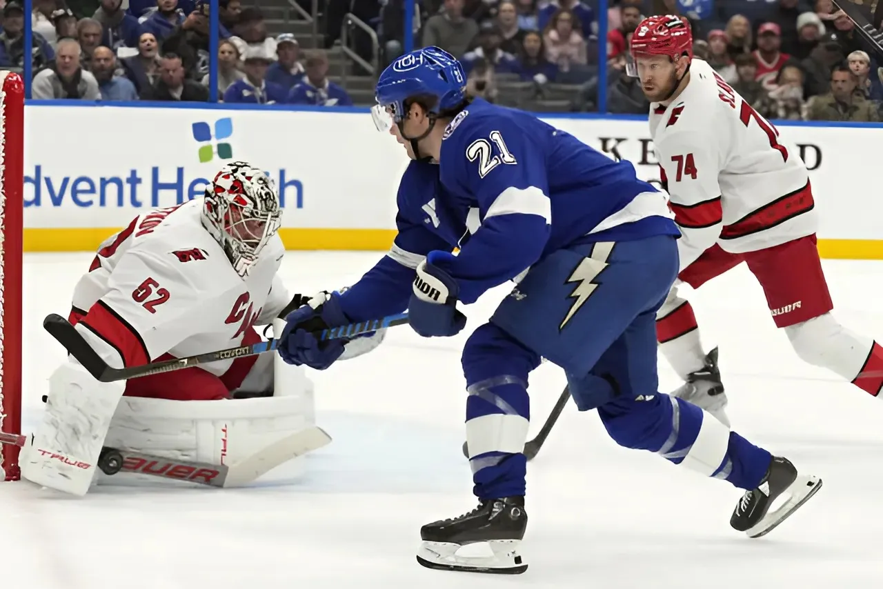 Brayden Point scores with 52 seconds to play to lift Lightning over Hurricanes