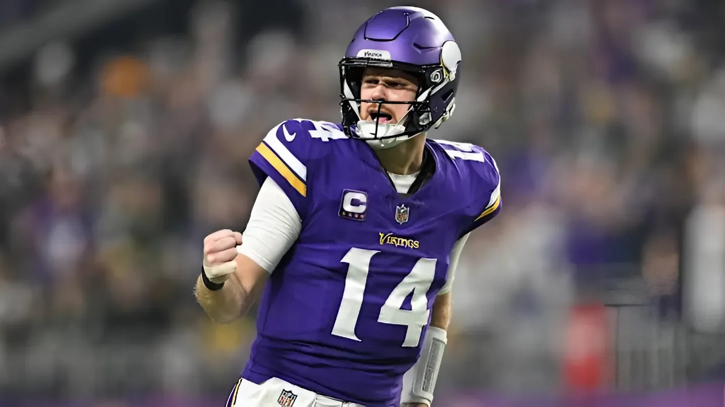 Vikings Pro Bowl QB Likely to Join AFC West Team in Offseason Move: Predictions