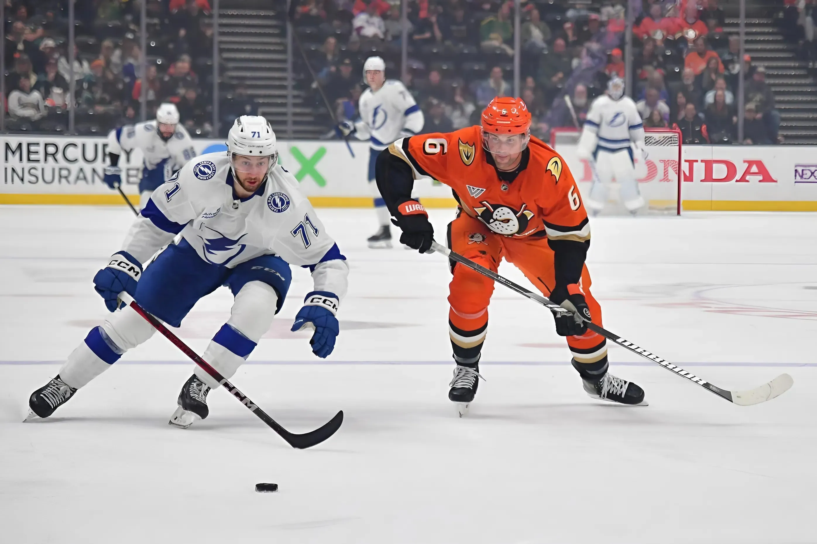 Lightning Linked To Interesting Veteran Defender