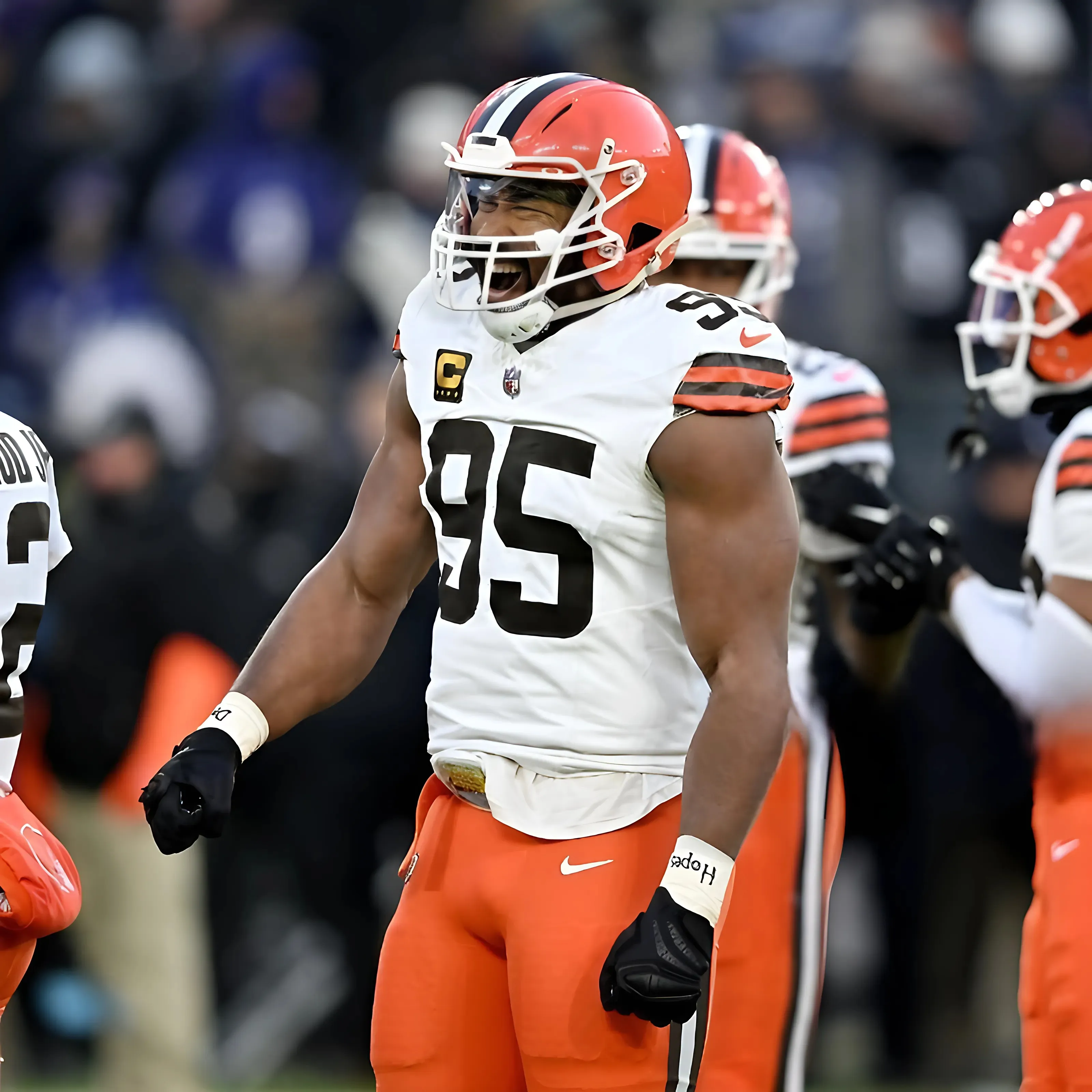 Chargers pitched as trade destination for Browns' Myles Garrett