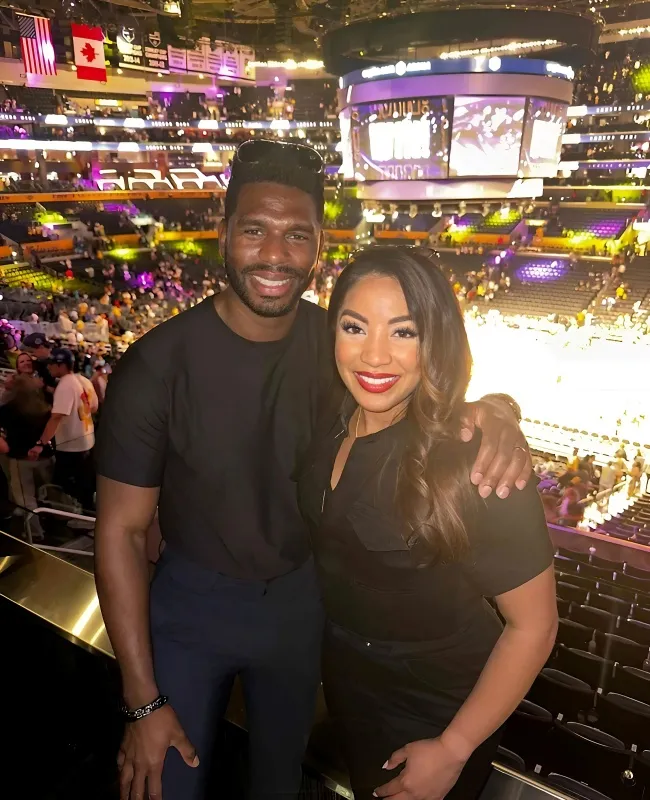 ‘Love Is Blind’ Stars Tiffany and Brett Celebrate First Wedding Anniversary at L.A. Lakers Game liennhi