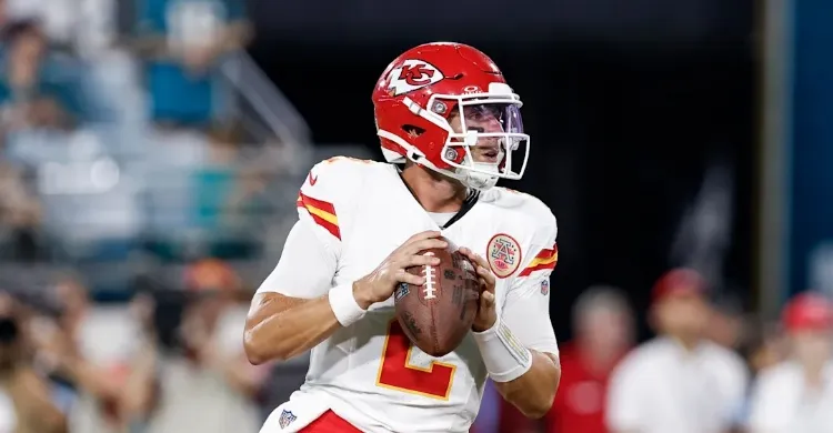 Former Chiefs quarterback lands back on Eagles practice squad before postseason