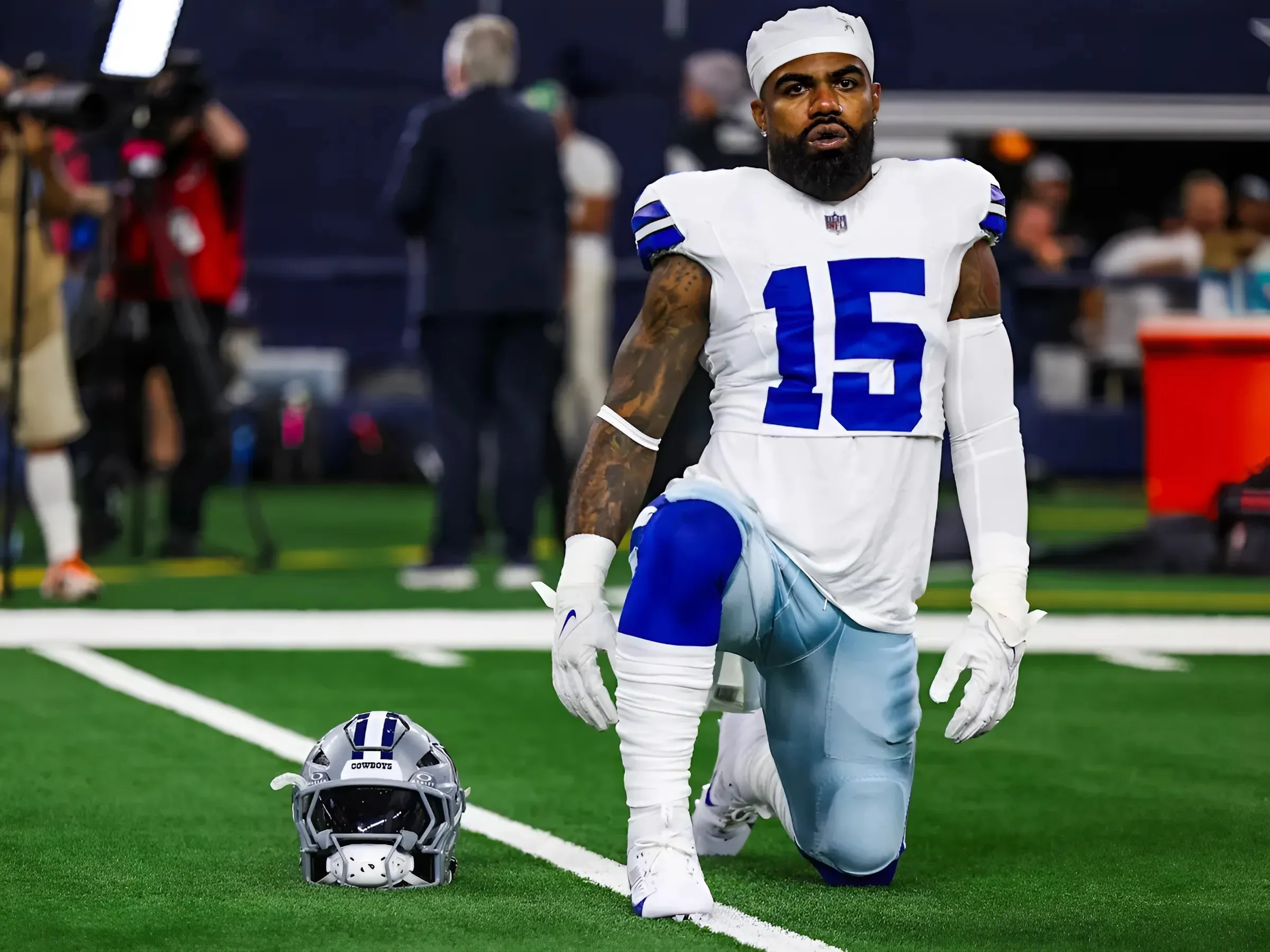 Cowboys Zeke Gets Bad Playoff News from Chargers