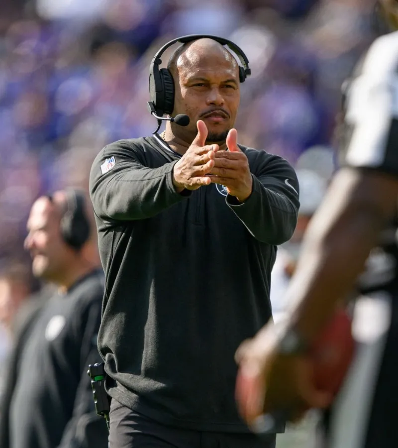 Details Leak on Antonio Pierce’s ‘So Awkward’ Final Day as Raiders HC