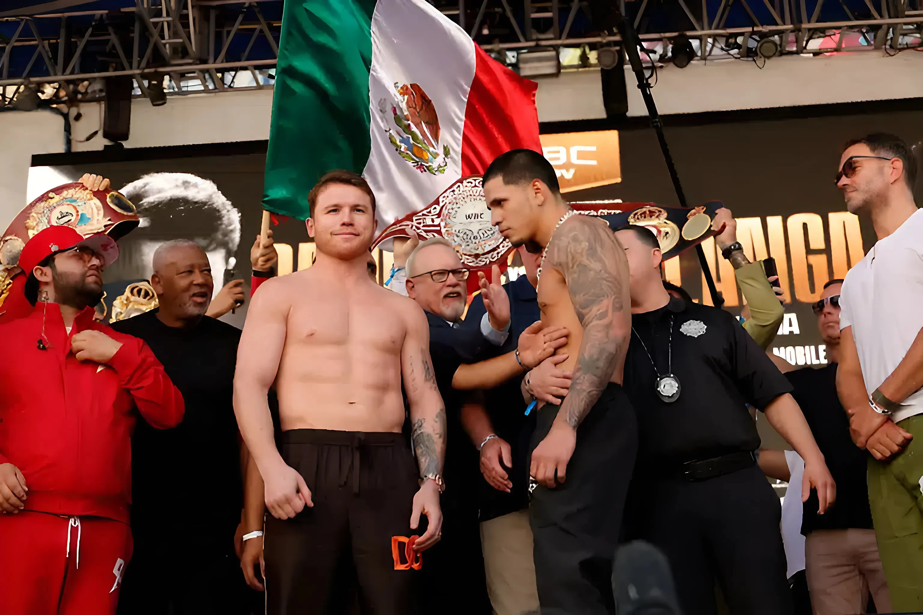 Canelo Open To Crawford Challenge: “Always A Chance To Make The Best Deals” trucc