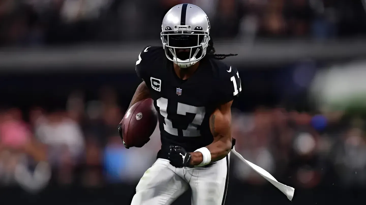 Davante Adams Drops Hint About Raiders Return