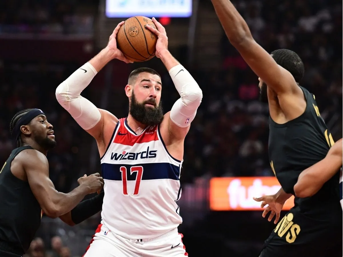 3 Centers Lakers should trade for with Jonas Valanciunas potentially out of play