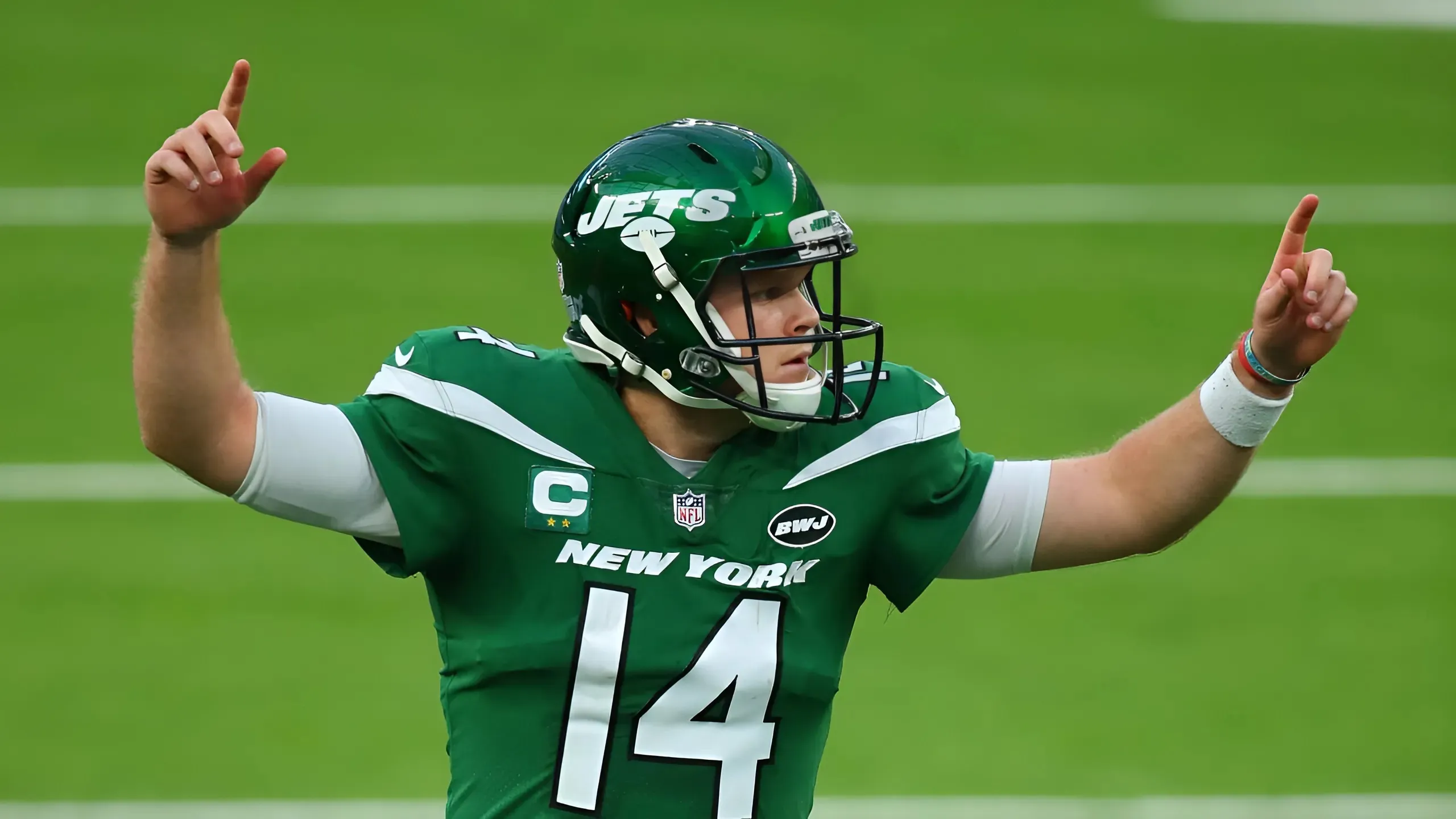 Jets Insider Calls For Team to Sign Sam Darnold to Record-Breaking Deal