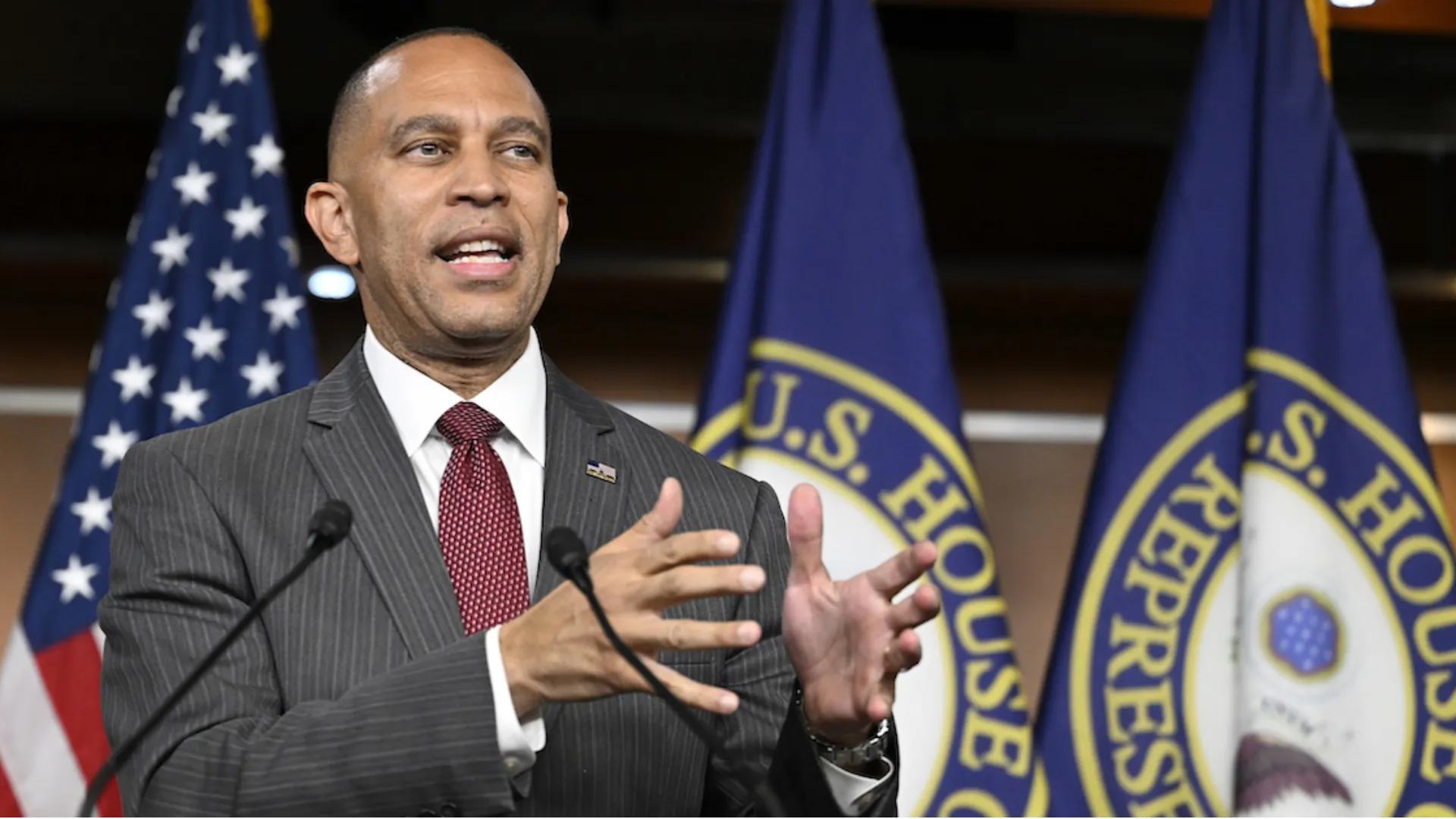 Jeffries Slams Johnson’s Decision to Remove Turner as Intelligence Committee Chair