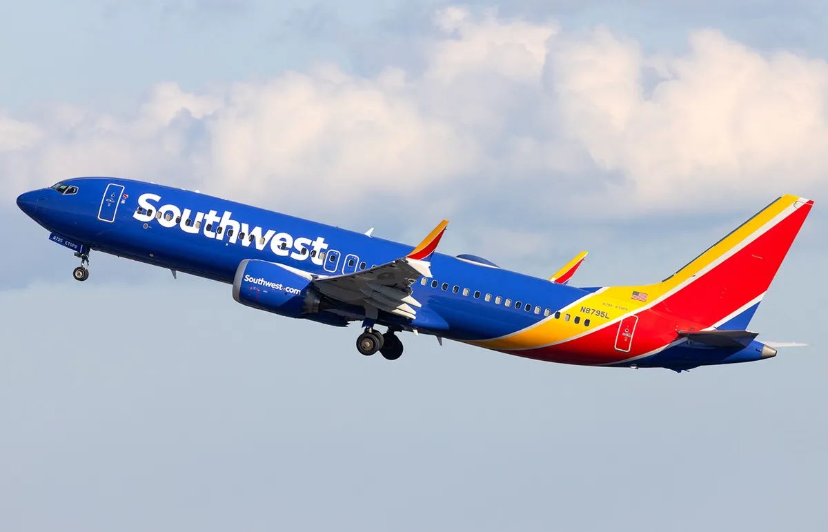 Police board Southwest Airlines plane at Savannah/Hilton Head International airport to arrest pilot for dui