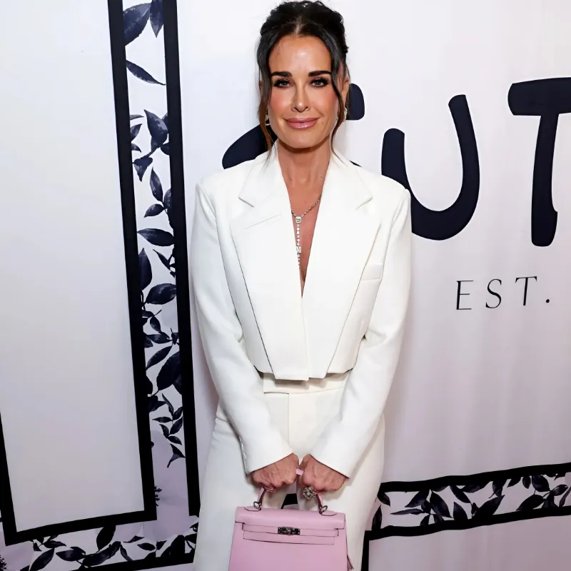 "Kyle Richards Reveals Struggles with Depression, Temporary RHOBH Departure, and Motivations for Return! Get the Scoop on Mauricio's Dating Life and Dorit's Secret Agenda!"-quang