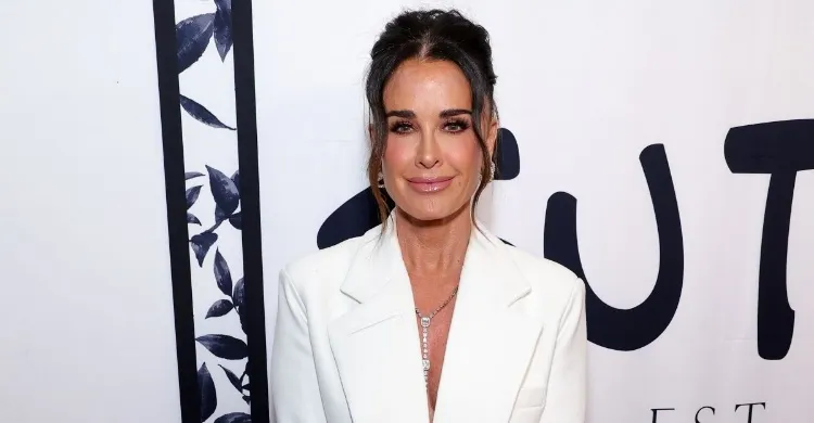 Kyle Richards Opens Up About Depression, Quitting RHOBH for a Week & Why She Returned, Plus Headlines About Mauricio Dating & Dorit’s Agenda